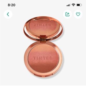 A face palette including 1 blush and 2 bronzers in a beautiful gradient finish.